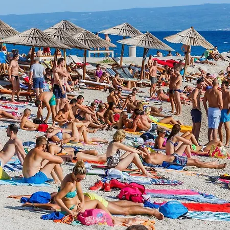 With A Parking Space - 21527 *