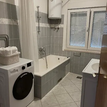 شقة With A Parking Space - 21527 *