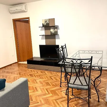 With A Parking Space - 21527 شقة *